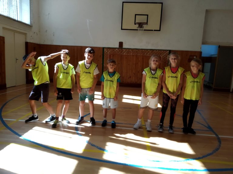 Vybíjaná a futbal v ŠKD