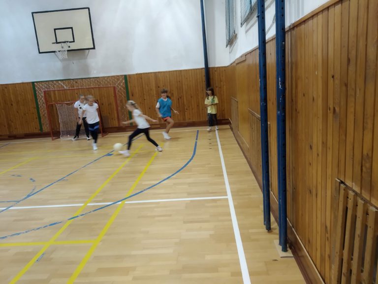 Vybíjaná a futbal v ŠKD