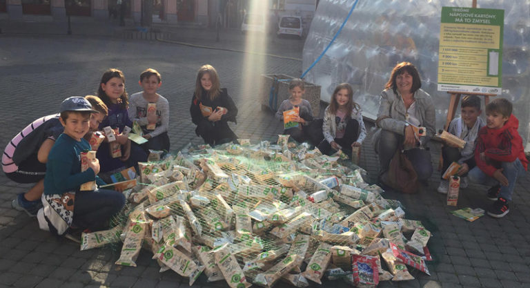 Triedenie nápojových kartónov