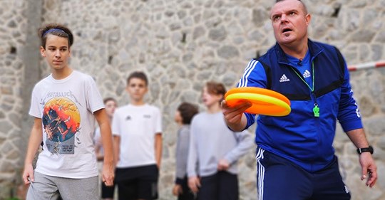 Pohybové hry s lietajúcimi taniermi na rozvoj rýchlostných schopností