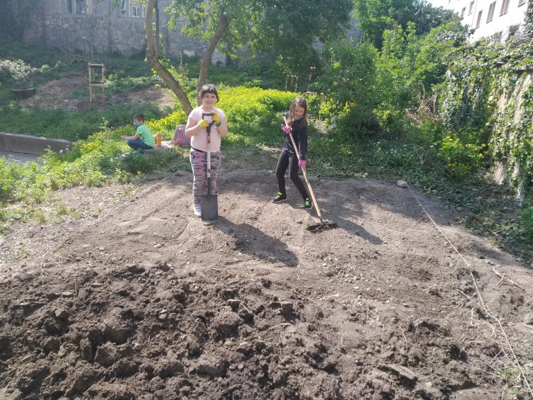 Školský fóliovník – projekt Deti pre Bratislavu