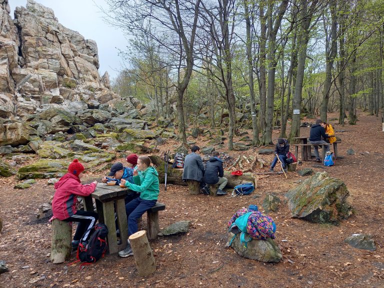 S turistickým krúžkom na päť malokarpatských sedemstoviek