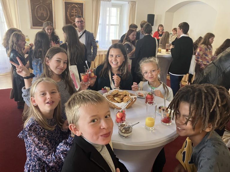 Deti pre Bratislavu v zrkadlovej sieni