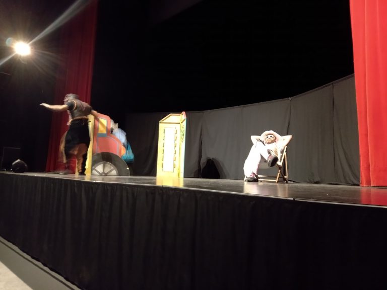 Koza rohatá a jež – divadelné predstavenie v anglicko-slovenskom jazyku