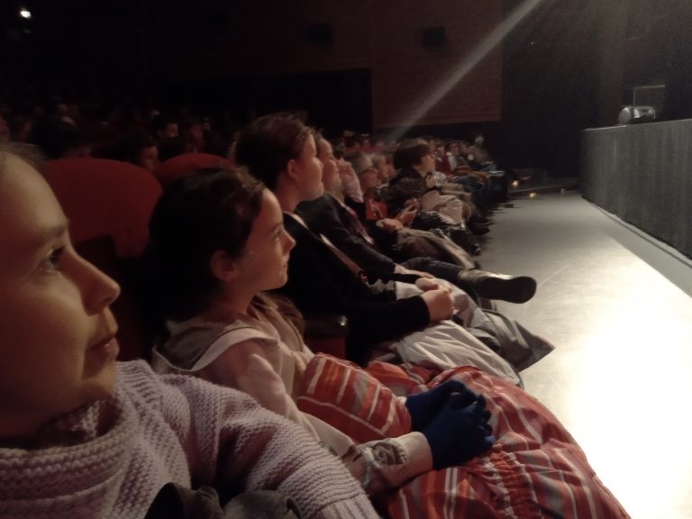 Koza rohatá a jež – divadelné predstavenie v anglicko-slovenskom jazyku