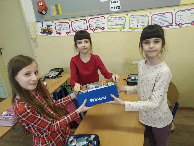 KOĽKO LÁSKY sa zmestí do krabice od topánok?