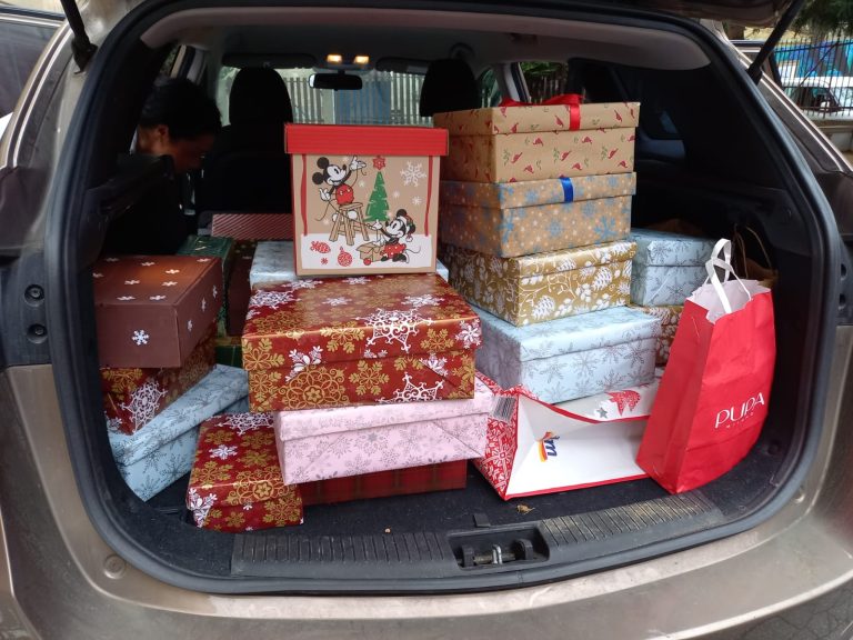 KOĽKO LÁSKY sa zmestí do krabice od topánok?