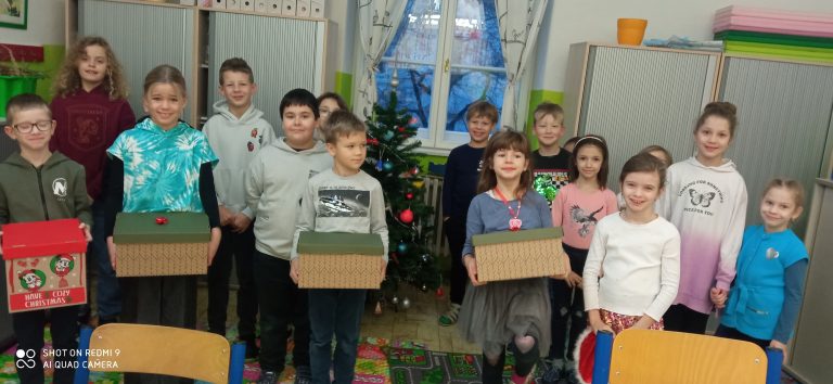 KOĽKO LÁSKY sa zmestí do krabice od topánok?