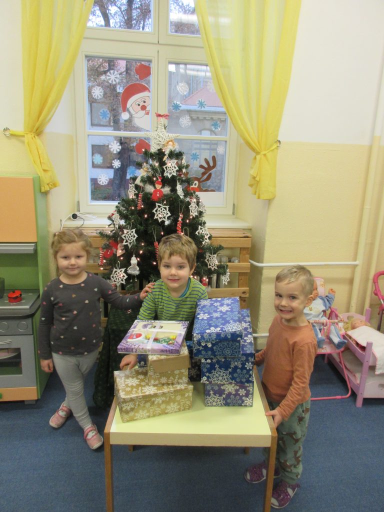 KOĽKO LÁSKY sa zmestí do krabice od topánok?