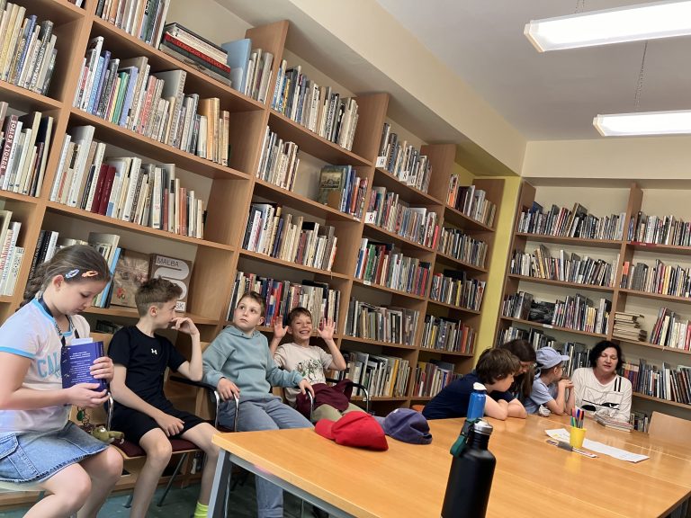 Čítajme si – čitateľský maratón v knižnici