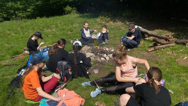 S turistickým krúžkom zo Sološnice cez 3 vrchy do Plaveckého Podhradia