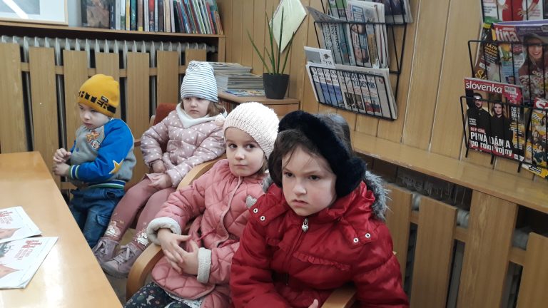 Škôlkari v knižnici