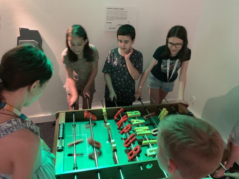 Lovci znakov v Bibiane