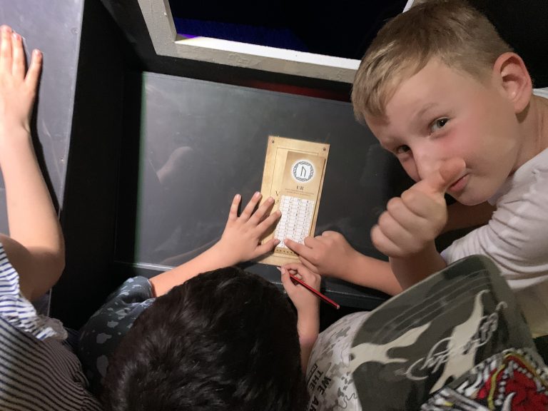 Lovci znakov v Bibiane