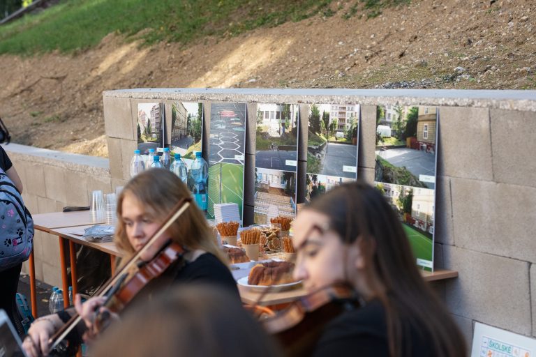 Slávnostné otvorenie zrenovovaného školského dvora