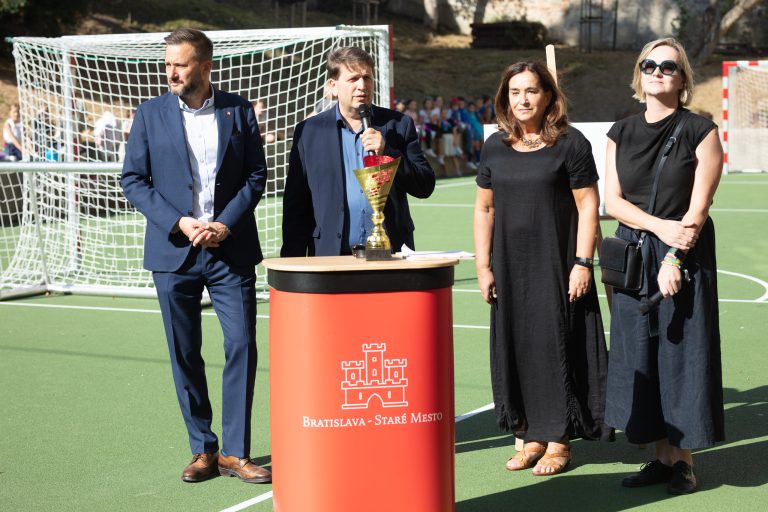 Slávnostné otvorenie zrenovovaného školského dvora