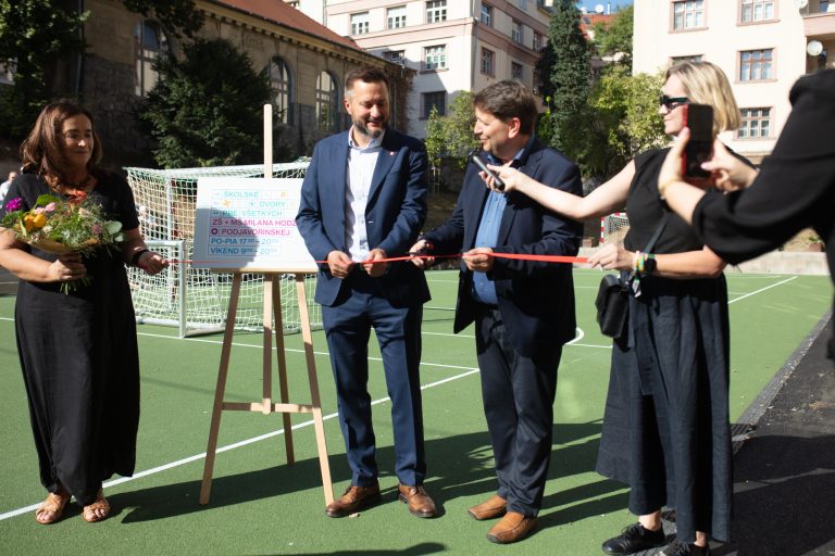 Slávnostné otvorenie zrenovovaného školského dvora