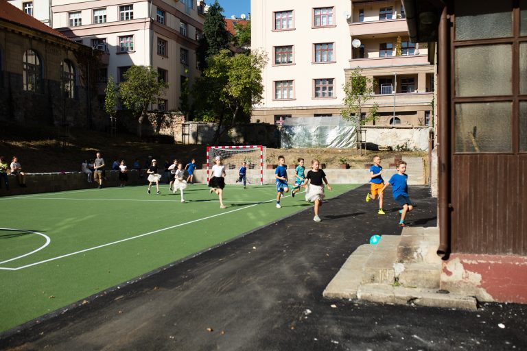 Slávnostné otvorenie zrenovovaného školského dvora