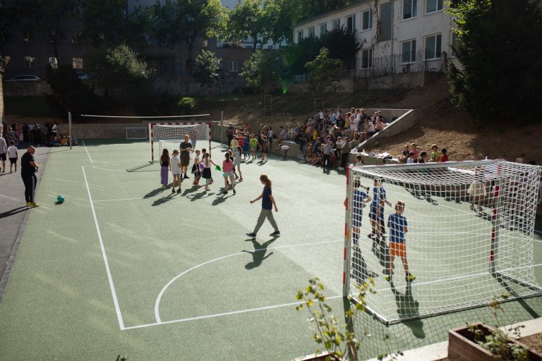 Slávnostné otvorenie zrenovovaného školského dvora