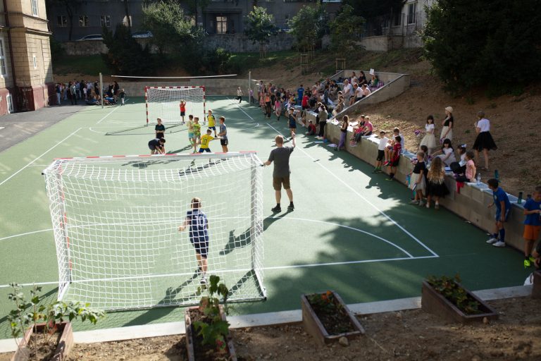 Slávnostné otvorenie zrenovovaného školského dvora