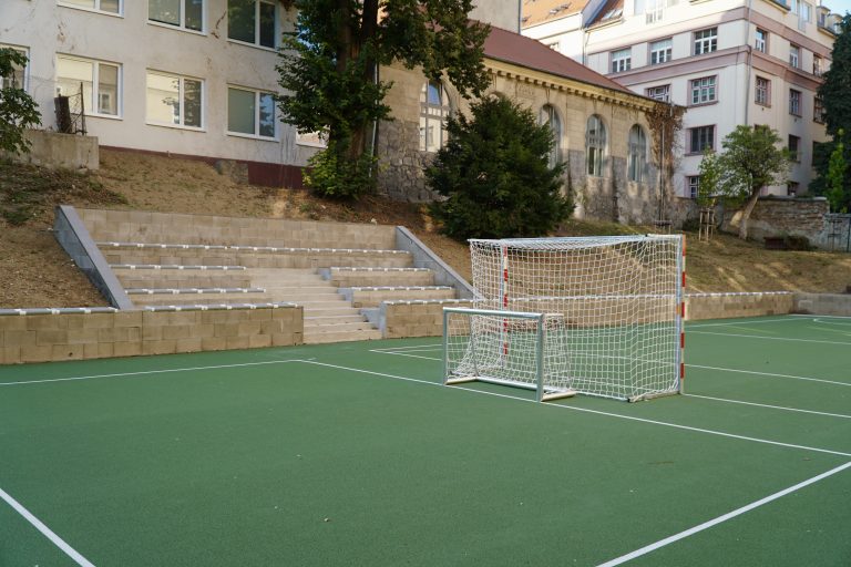 Slávnostné otvorenie zrenovovaného školského dvora