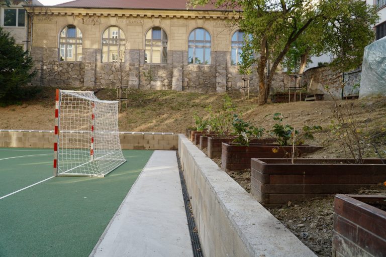 Slávnostné otvorenie zrenovovaného školského dvora