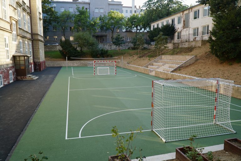 Slávnostné otvorenie zrenovovaného školského dvora