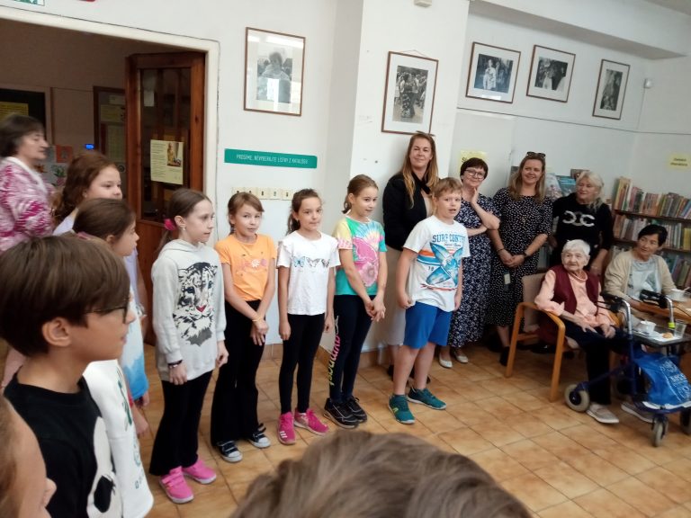 Október, mesiac úcty k starším