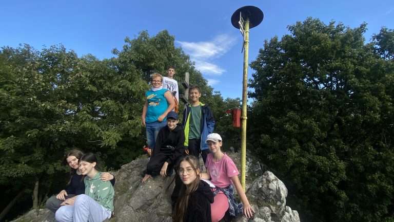 S turistickým krúžkom na najvyšší vrchol Malých Karpát ZÁRUBY