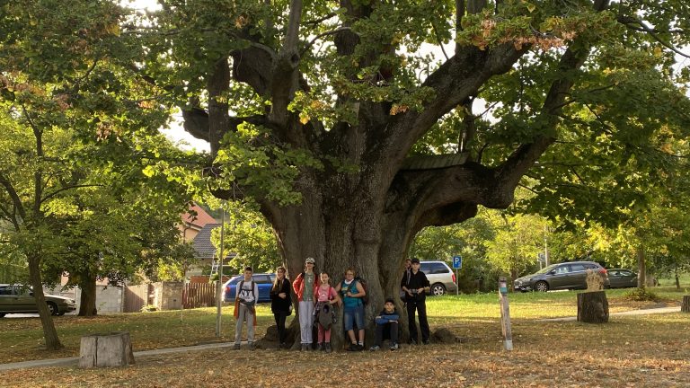S turistickým krúžkom na najvyšší vrchol Malých Karpát ZÁRUBY