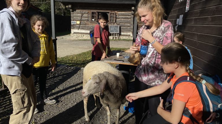 S turistickým krúžkom z Lozorna do Stupavy, Biofarma Príroda