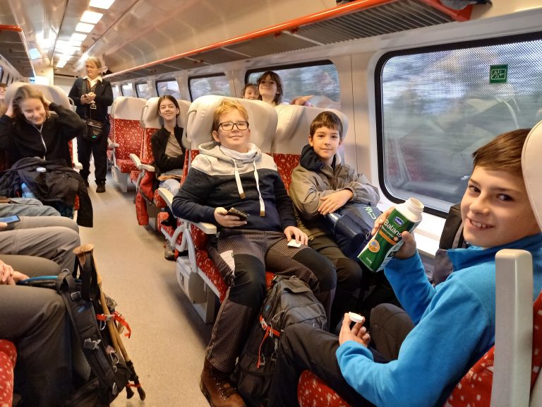 S turistickým krúžkom z Budmeríc do Dubovej, kaštieľ Budmerice