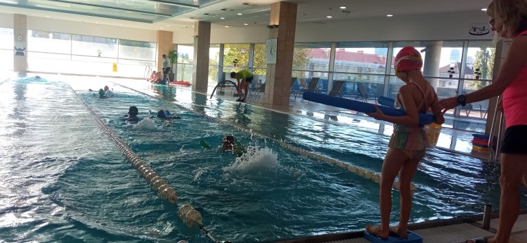 Bezplatný kurz plávania pre deti zo staromestských škôl