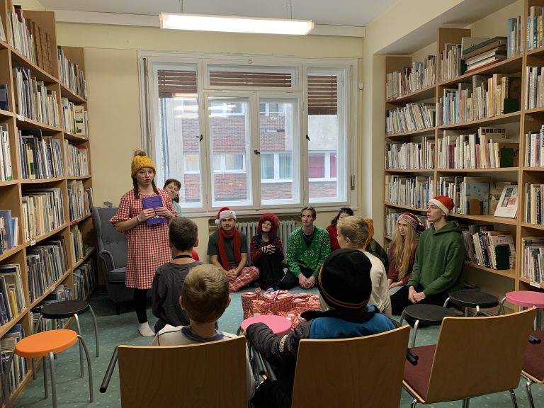 24 adventných príbehov