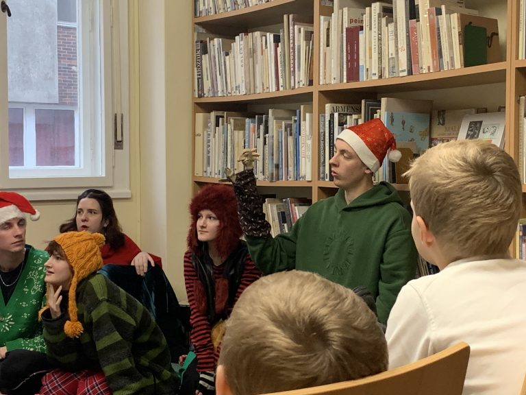 24 adventných príbehov