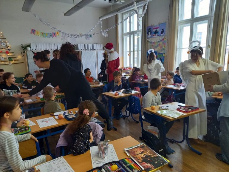 Mikuláš, Mikuláš, čo nám dáš?