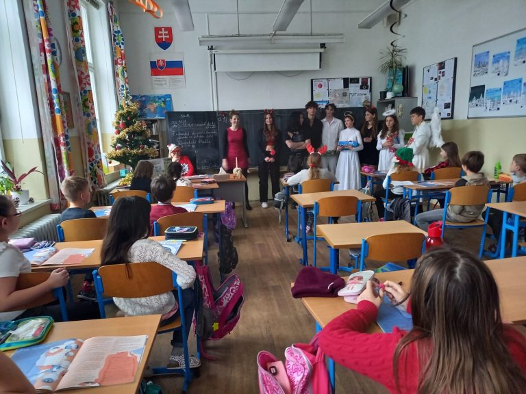 Mikuláš, Mikuláš, čo nám dáš?