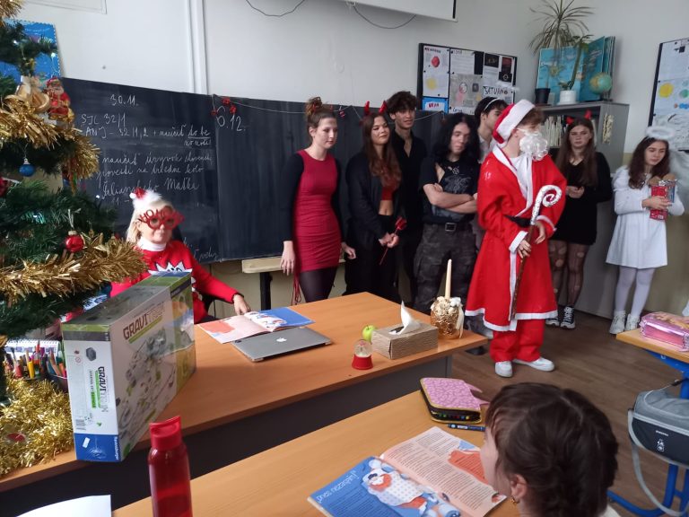 Mikuláš, Mikuláš, čo nám dáš?