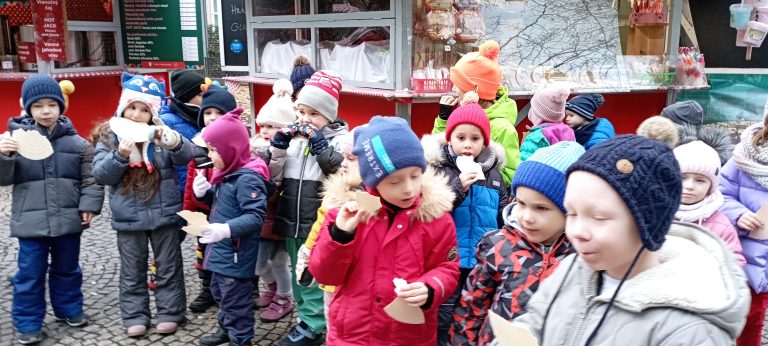 Škôlkari na vianočných trhoch