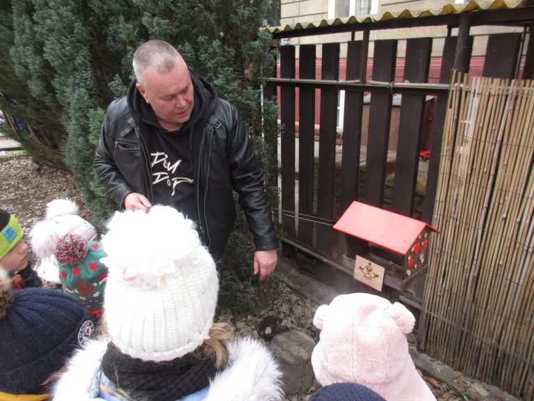 Výzdoba a osadenie vtáčej búdky s Občianskym združením NIE