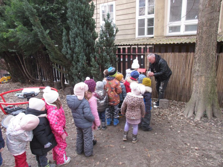 Výzdoba a osadenie vtáčej búdky s Občianskym združením NIE