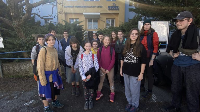S turistickým krúžkom zo Záhorskej Bystrice na Kolibu – Slovenský hydrometeorologický ústav