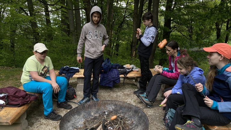 S turistickým krúžkom Myjavskými kopanicami – Mohyla M. R. Štefánika