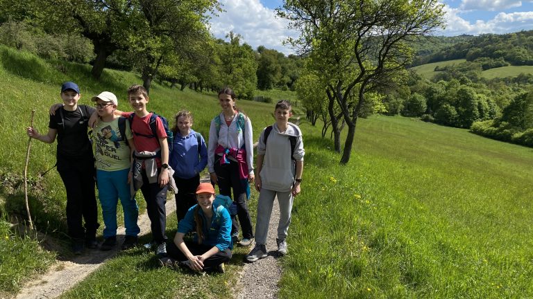 S turistickým krúžkom Myjavskými kopanicami – Mohyla M. R. Štefánika