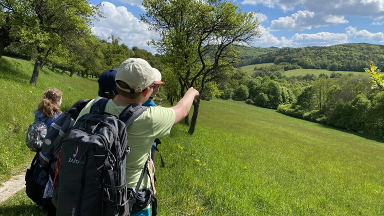 S turistickým krúžkom Myjavskými kopanicami – Mohyla M. R. Štefánika