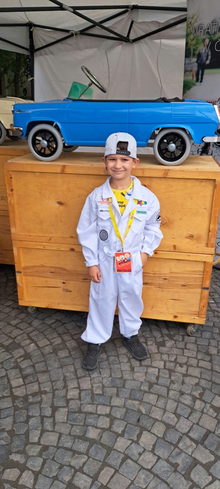 Preteky v jazde detským šliapacím autíčkom