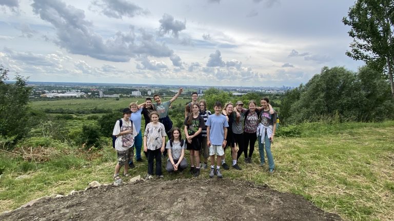 S turistickým krúžkom zo Svätého Jura do Rače. Za vinohradníckymi výhľadmi.