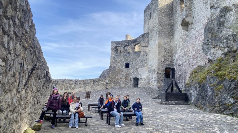 S turistickým krúžkom na hrad Strečno