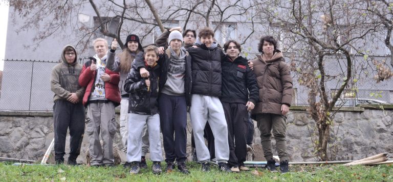 Zasaď strom – Plant a Tree