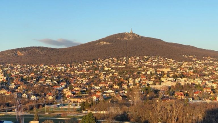 S turistickým krúžkom na Zobor a do Nitry. Vianočné mestečko